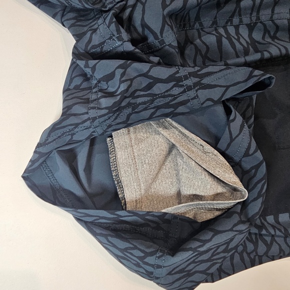 Vuori Shorts Mens Blue Black XXL Lined Athletic Gym Training Performance Workout - Picture 9 of 9